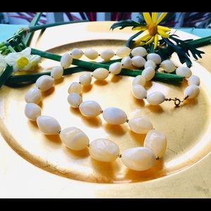 🇺🇸 Creamy Pearlized Tone Bead Necklace